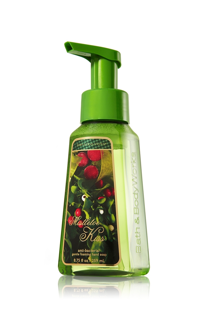 Bath & Body Works Mistletoe Kiss Anti-Bacterial Gentle Foaming Hand Soap
