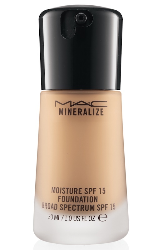 MAC Mineralize Moisture SPF 15 Foundation
