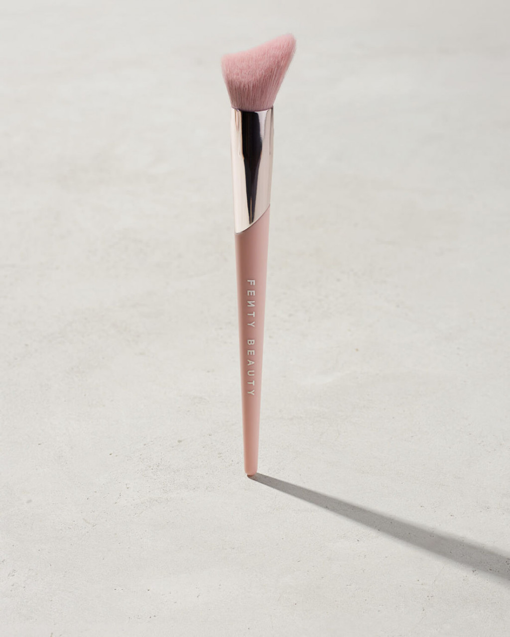 Fenty Beauty Cheek-Hugging Highlight Brush