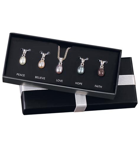 Avon Genuine Freshwater Pearl Pendant Gift Set