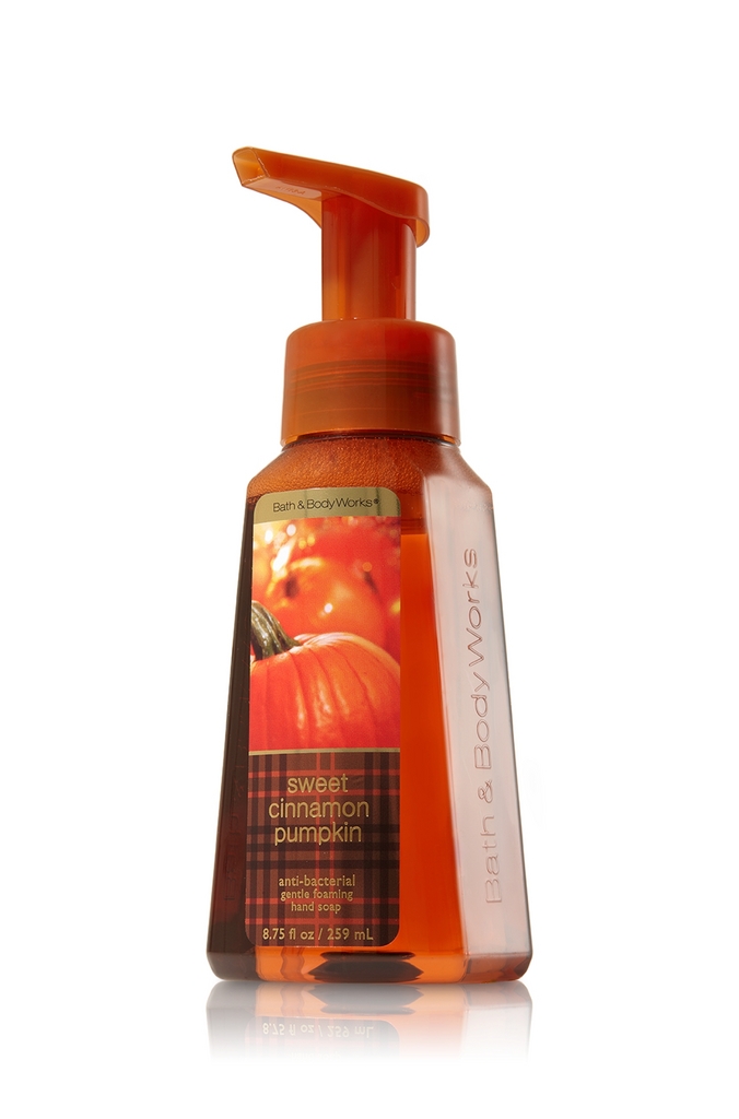 Bath & Body Works Sweet Cinnamon Pumpkin Anti-Bacterial Gentle Foaming Hand Soap.