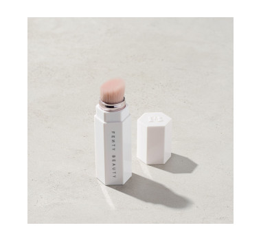 Fenty Beauty Portable Highlighter Brush