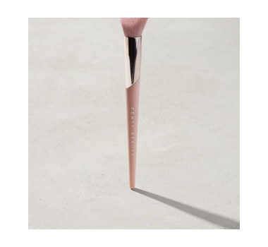 Fenty Beauty Cheek-Hugging Highlight Brush