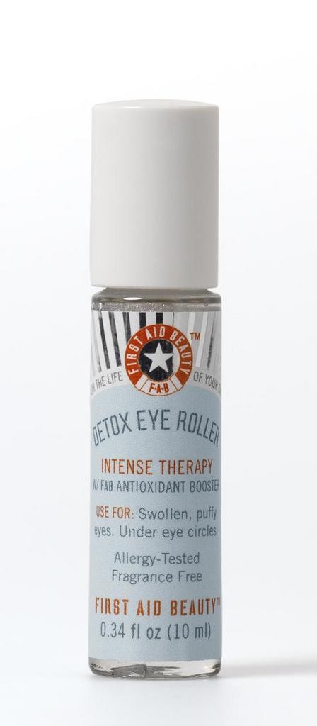 First Aid Beauty Detox Eye Roller: Does It De-Puff Effectively?