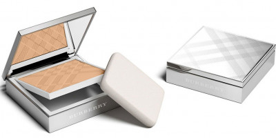 Burberry Cosmetics Bright Glow Compact Foundation