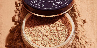 By Terry Innovates with Hyaluronic Tinted Hydra Powder