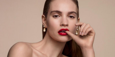 Burberry Cosmetics Kisses Lip Lacquer for Holiday 2019