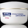 Nivea STRENGTHENING DAYCREAM